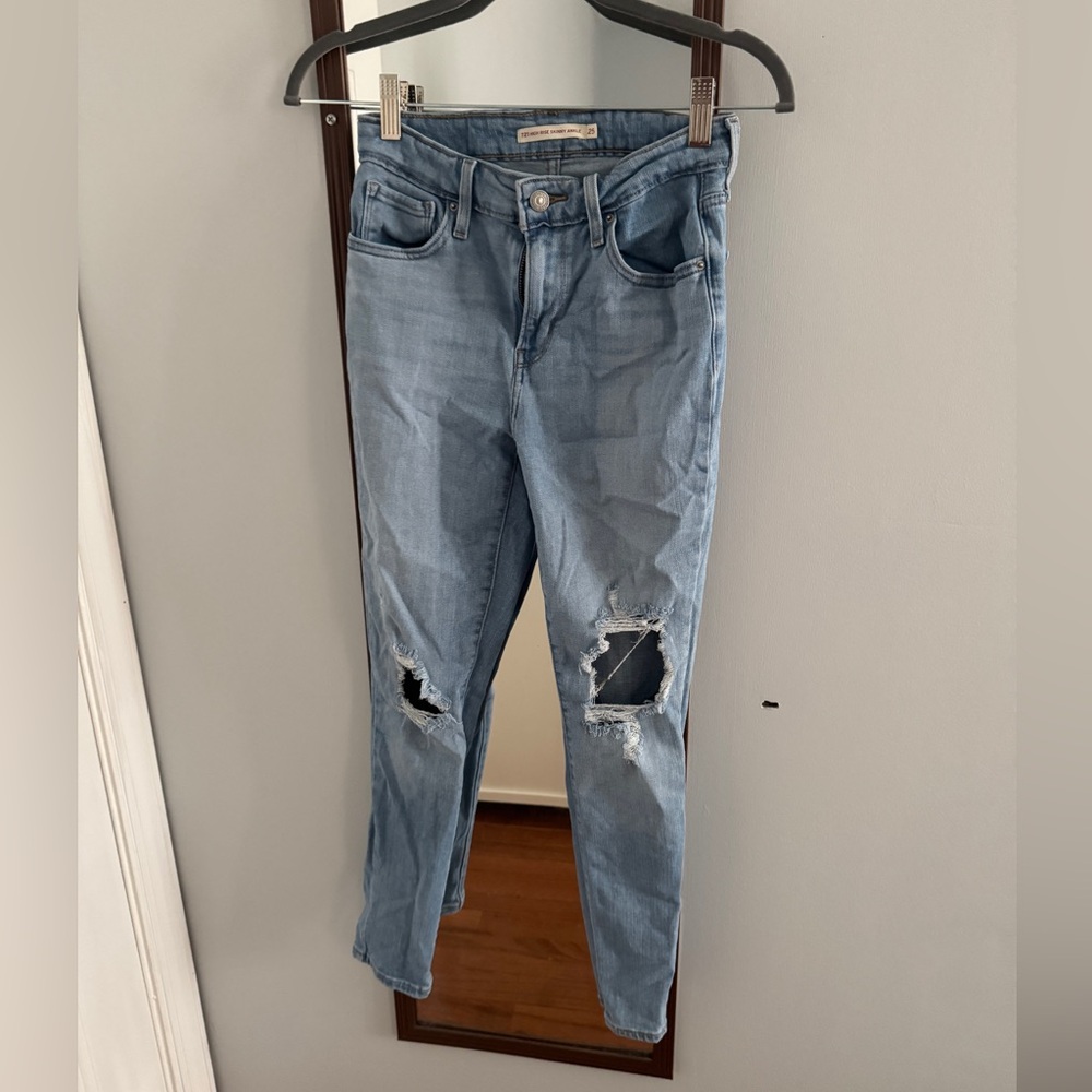 Women’s Levi jeans